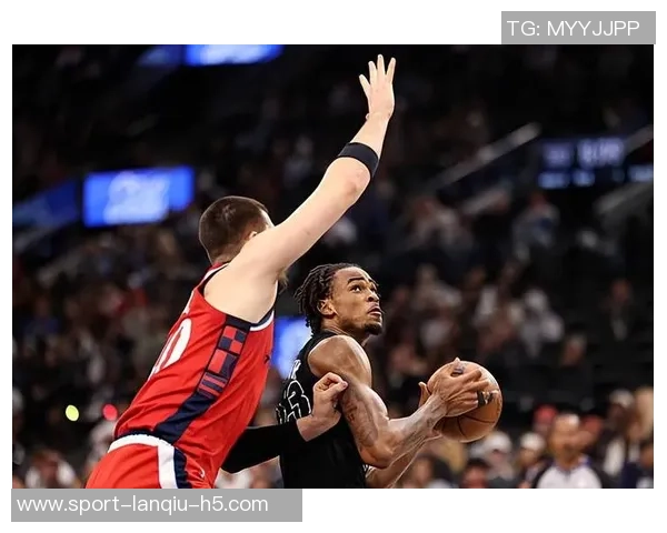 克拉克斯顿表现出色9投6中贡献14分6篮板3助攻1抢断1盖帽助球队获胜