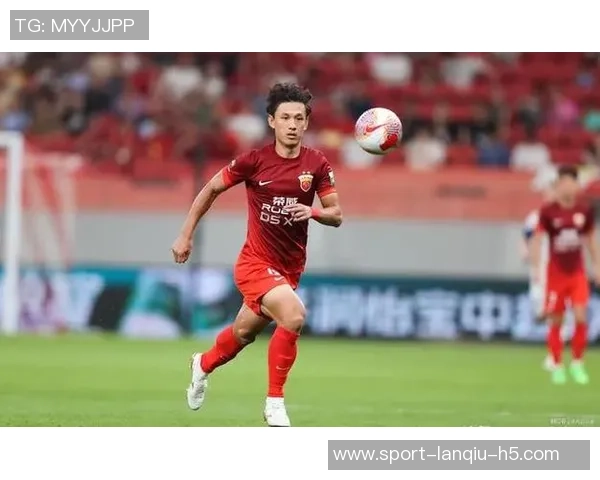 海港为颜骏凌徐新颁发纪念球衣王燊超荣获中超单轮最佳称号